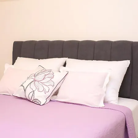 Apartment Dvor Split