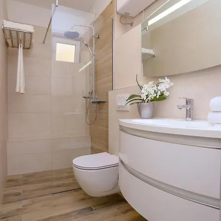 Apartment Dvor Split