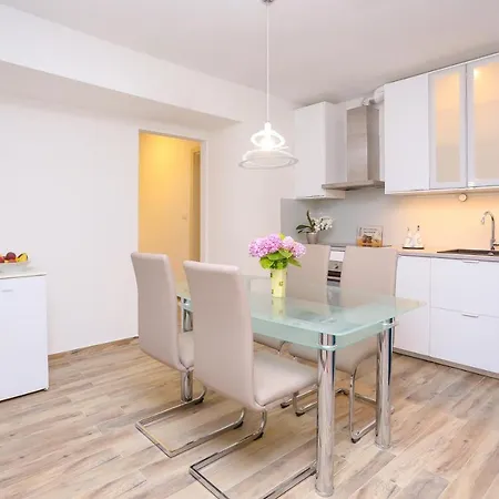 דירה Dvor ספליט